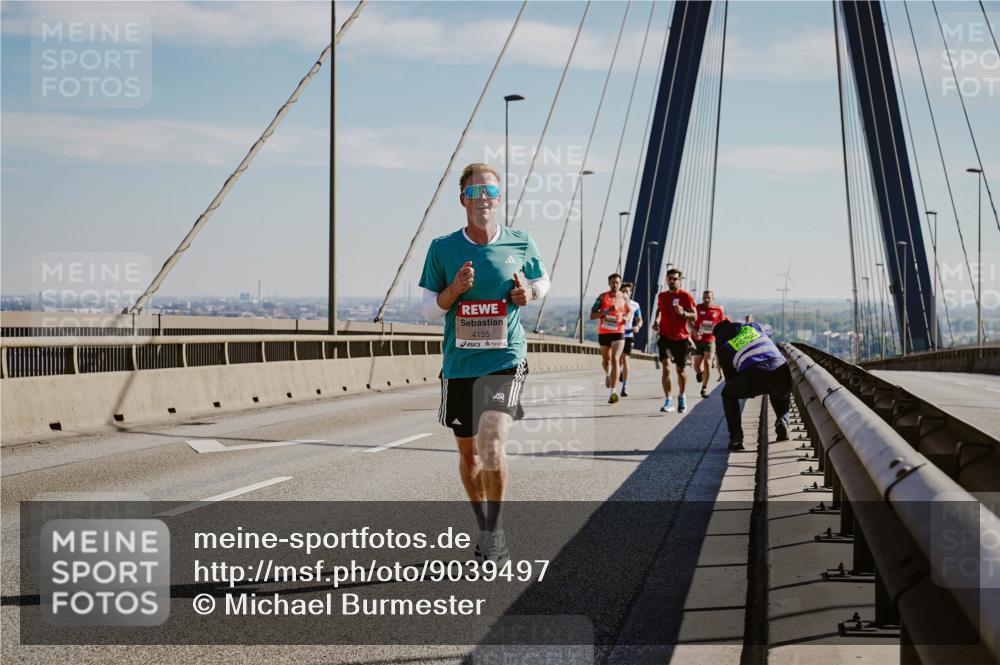 03.10.2025 - Köhlbrandbrückenlauf Michael Burmester http://msf.ph/oto/9039497 03.10.2025 12:19:32 Position 1 4155 meine-sportfotos.de