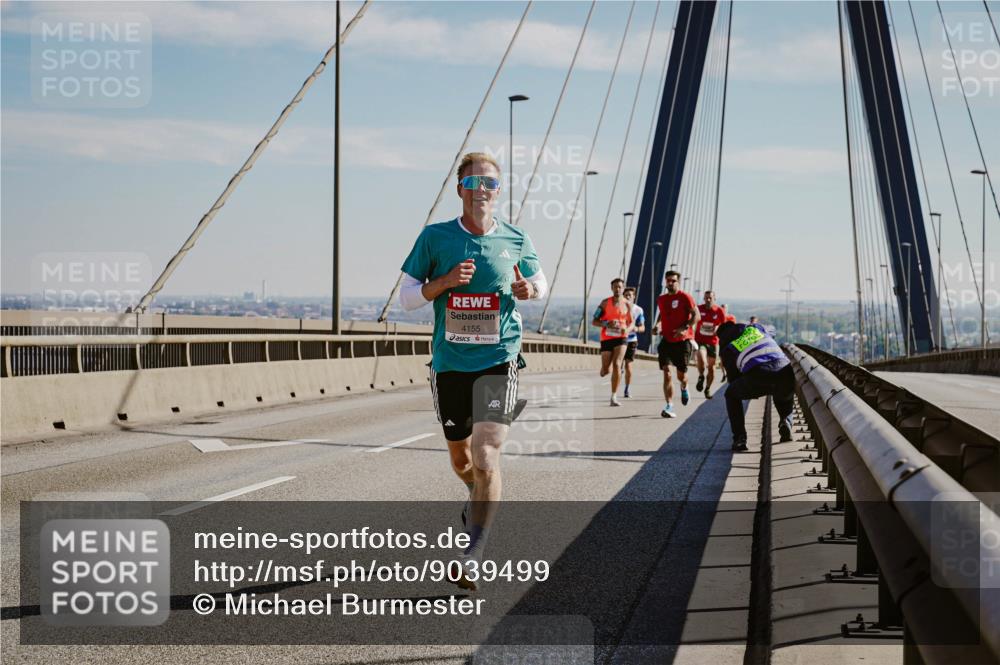03.10.2025 - Köhlbrandbrückenlauf Michael Burmester http://msf.ph/oto/9039499 03.10.2025 12:19:32 Position 1 4155 meine-sportfotos.de