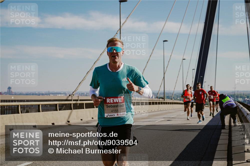 03.10.2025 - Köhlbrandbrückenlauf Michael Burmester http://msf.ph/oto/9039504 03.10.2025 12:19:32 Position 1 4155 meine-sportfotos.de