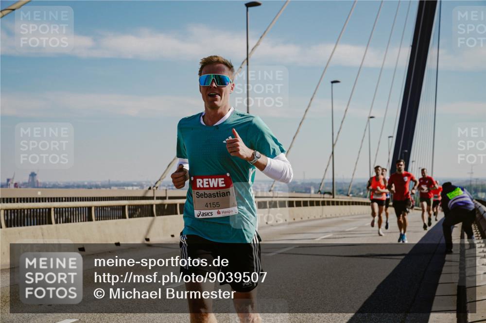 03.10.2025 - Köhlbrandbrückenlauf Michael Burmester http://msf.ph/oto/9039507 03.10.2025 12:19:33 Position 1 4155 meine-sportfotos.de