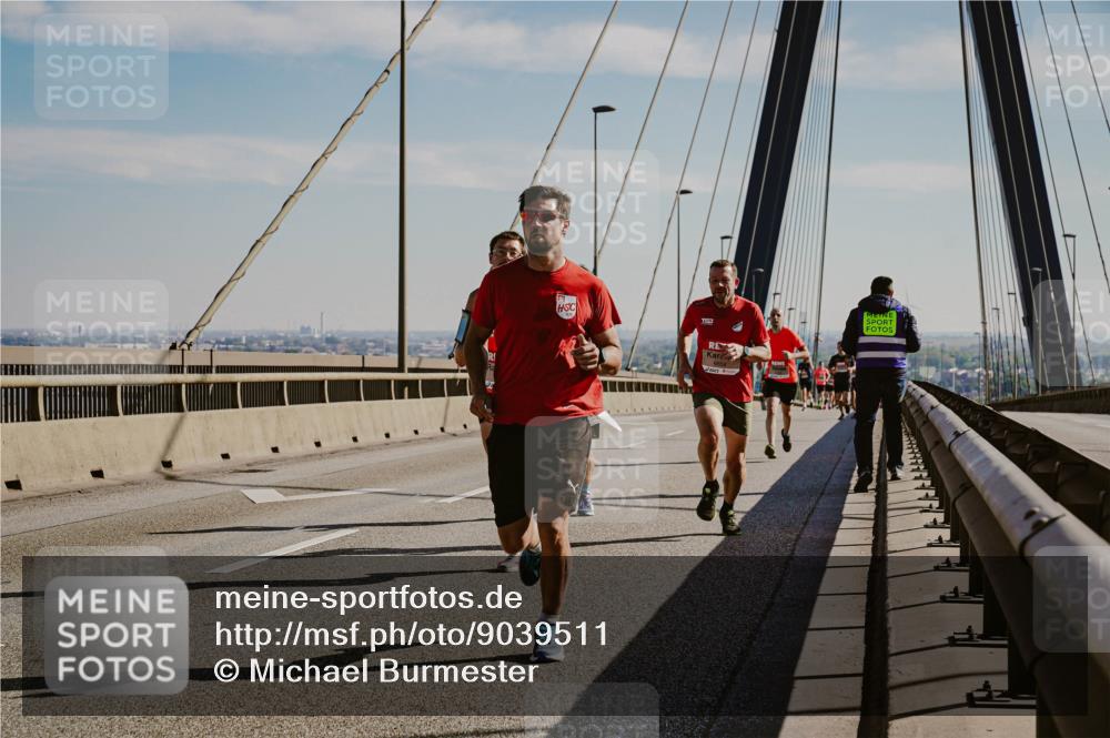 03.10.2025 - Köhlbrandbrückenlauf Michael Burmester http://msf.ph/oto/9039511 03.10.2025 12:19:36 Position 1  meine-sportfotos.de