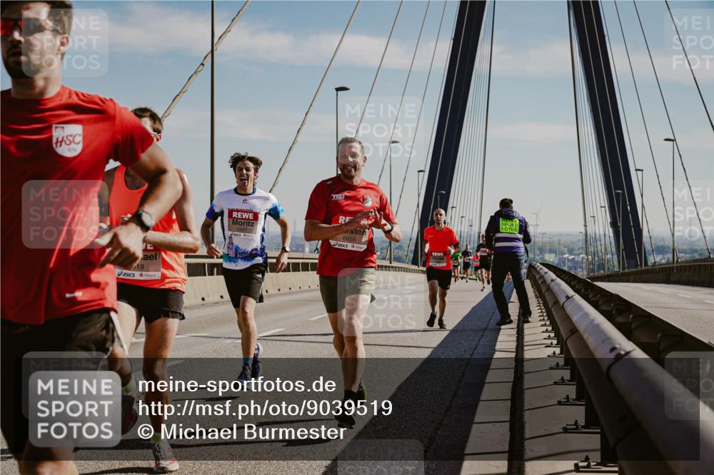 03.10.2025 - Köhlbrandbrückenlauf Michael Burmester http://msf.ph/oto/9039519 03.10.2025 12:19:37 Position 1 19, 4301, 6656 meine-sportfotos.de
