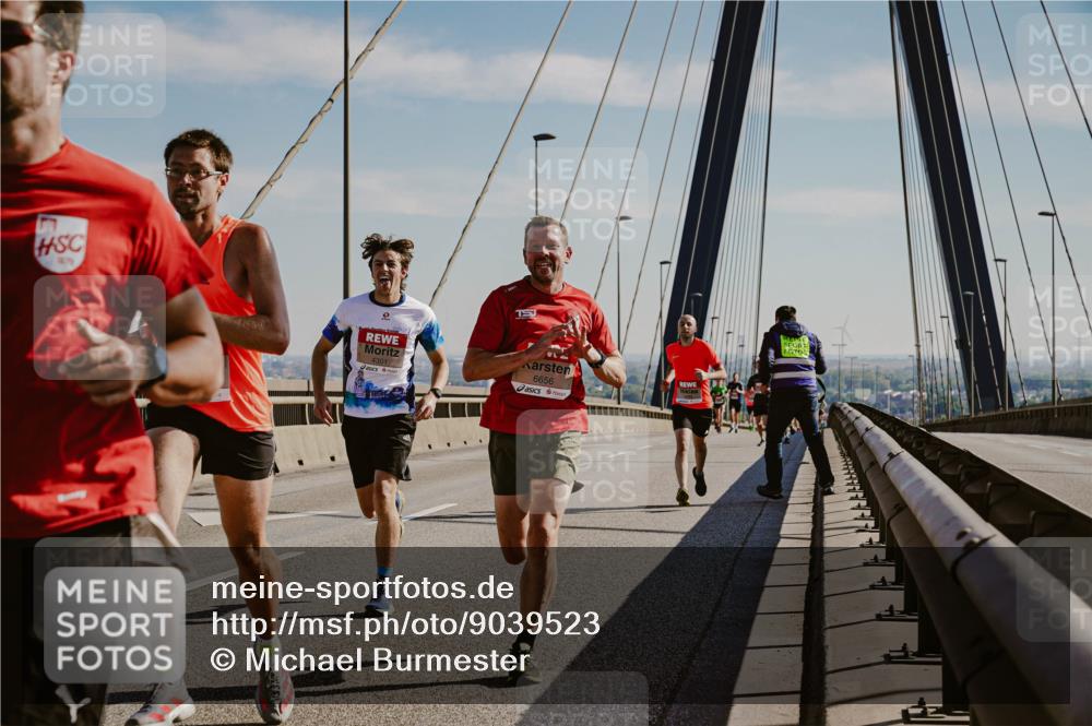 03.10.2025 - Köhlbrandbrückenlauf Michael Burmester http://msf.ph/oto/9039523 03.10.2025 12:19:38 Position 1 4301, 6656 meine-sportfotos.de