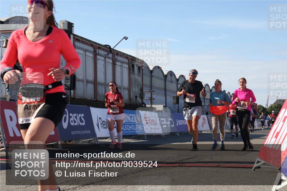 03.10.2025 - Köhlbrandbrückenlauf Luisa Fischer http://msf.ph/oto/9039524 03.10.2025 13:30:09 Ziel 4459, 5038, 5079, 5151, 5153, 5161, 5369, 5398 meine-sportfotos.de