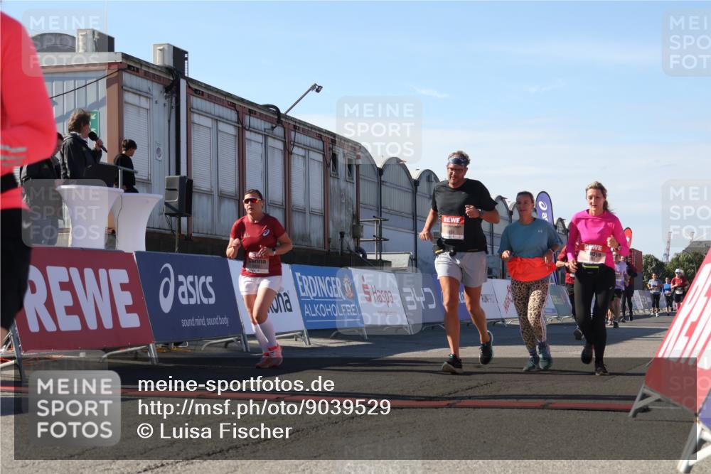 03.10.2025 - Köhlbrandbrückenlauf Luisa Fischer http://msf.ph/oto/9039529 03.10.2025 13:30:09 Ziel 4459, 5038, 5079, 5151, 5153, 5161, 5369, 5398 meine-sportfotos.de