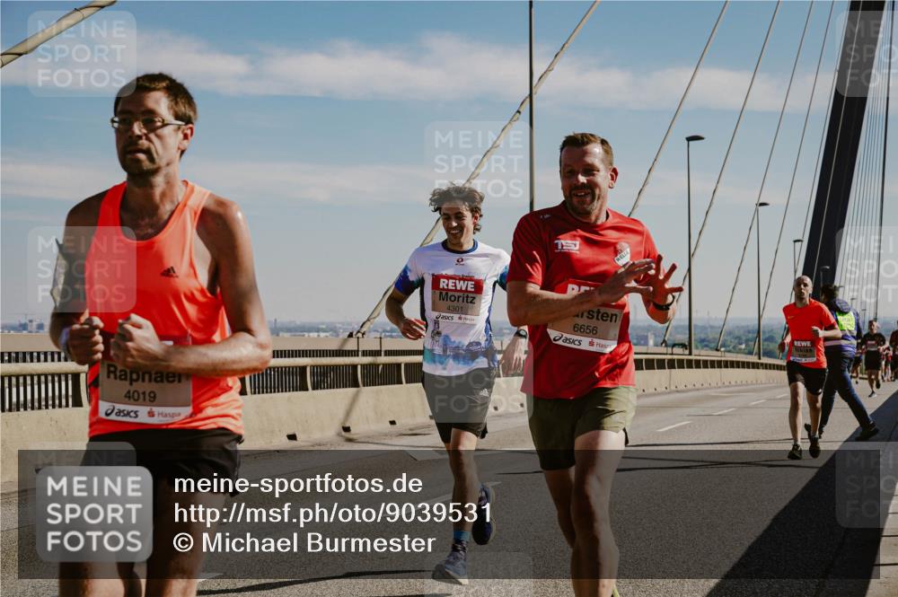 03.10.2025 - Köhlbrandbrückenlauf Michael Burmester http://msf.ph/oto/9039531 03.10.2025 12:19:38 Position 1 4019, 4301, 6656 meine-sportfotos.de