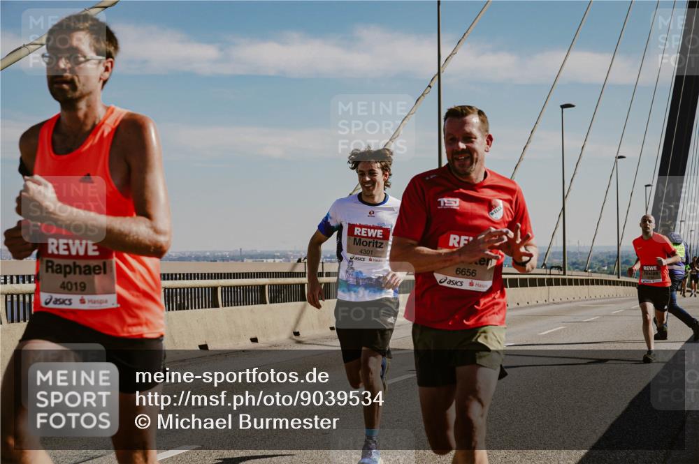 03.10.2025 - Köhlbrandbrückenlauf Michael Burmester http://msf.ph/oto/9039534 03.10.2025 12:19:38 Position 1 4019, 15, 4301, 6656 meine-sportfotos.de