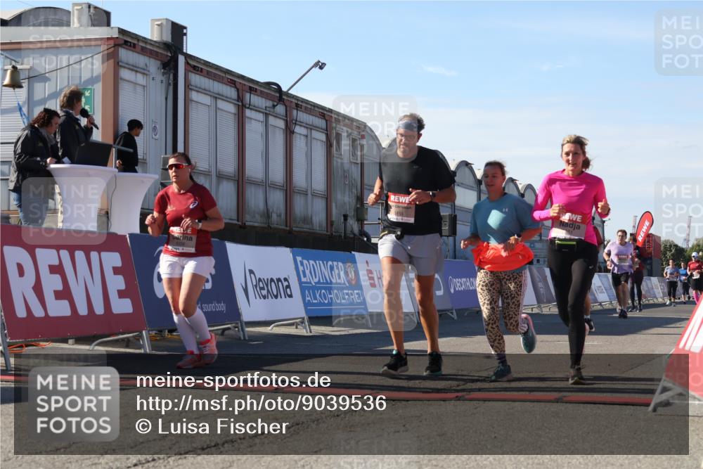 03.10.2025 - Köhlbrandbrückenlauf Luisa Fischer http://msf.ph/oto/9039536 03.10.2025 13:30:10 Ziel 4459, 5038, 5079, 5151, 5153, 5161, 5369, 5398 meine-sportfotos.de