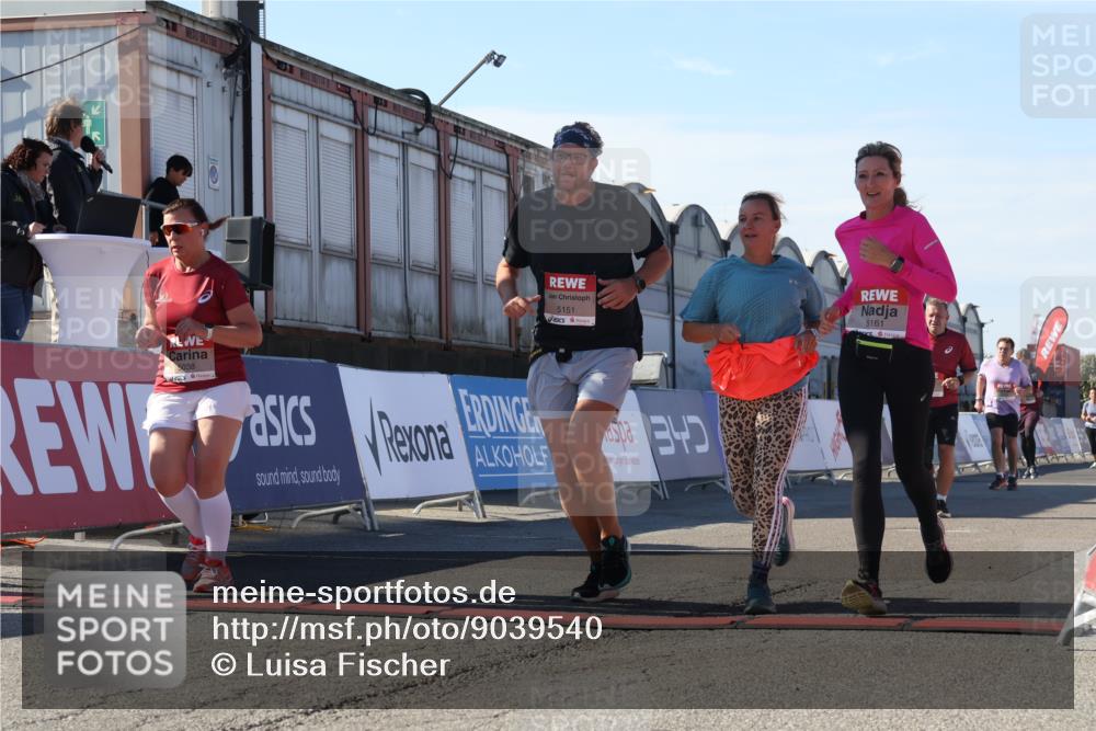03.10.2025 - Köhlbrandbrückenlauf Luisa Fischer http://msf.ph/oto/9039540 03.10.2025 13:30:10 Ziel 4459, 5038, 5079, 5151, 5153, 5161, 5369, 5398 meine-sportfotos.de
