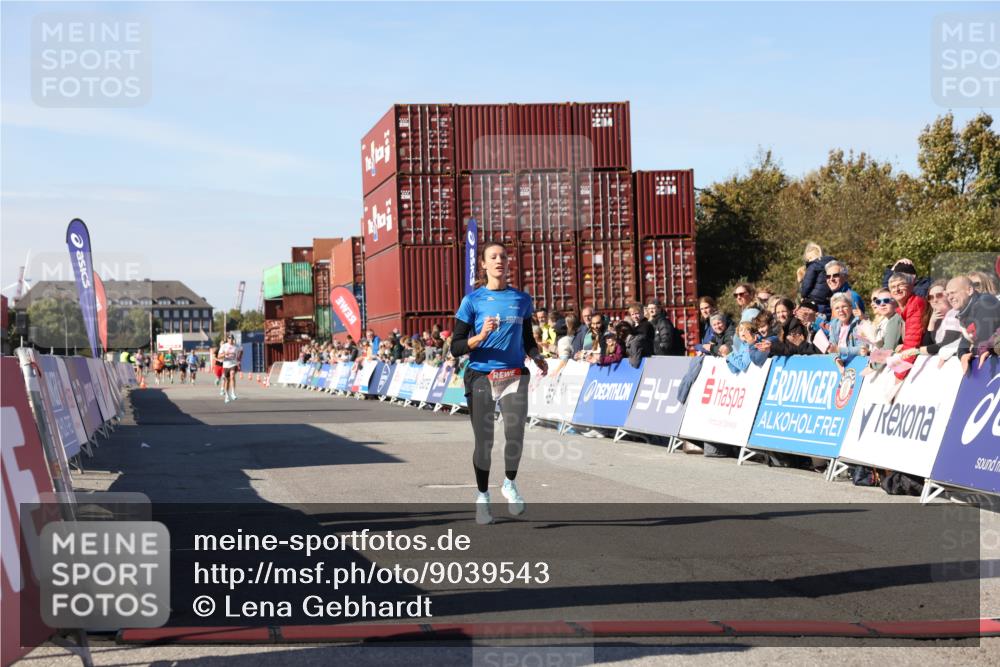 03.10.2025 - Köhlbrandbrückenlauf Lena Gebhardt http://msf.ph/oto/9039543 03.10.2025 12:55:50 Ziel 4001, 4594, 6100, 6480, 6762 meine-sportfotos.de