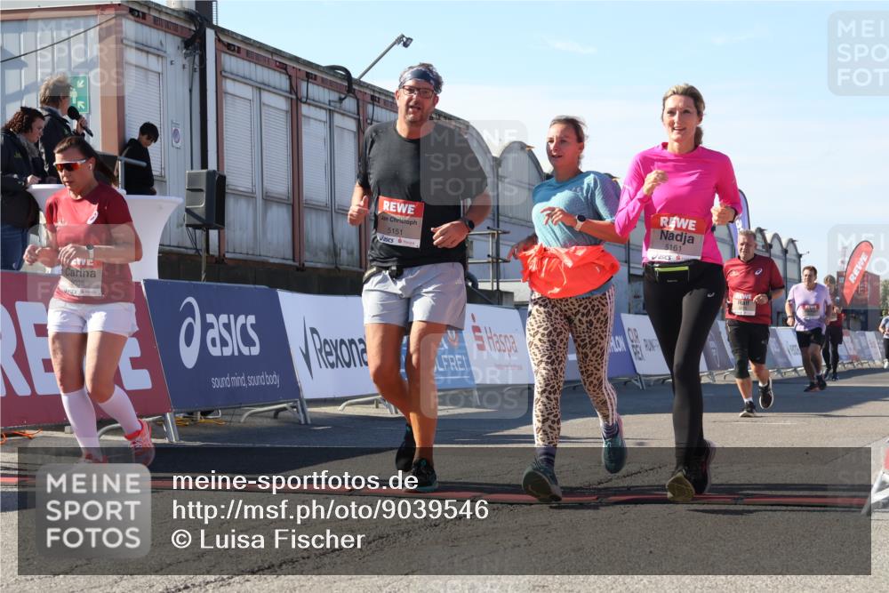 03.10.2025 - Köhlbrandbrückenlauf Luisa Fischer http://msf.ph/oto/9039546 03.10.2025 13:30:10 Ziel 4459, 5038, 5079, 5151, 5153, 5161, 5369, 5398 meine-sportfotos.de