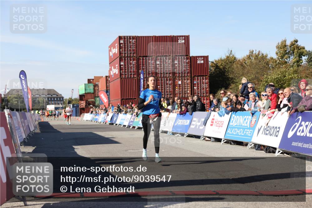 03.10.2025 - Köhlbrandbrückenlauf Lena Gebhardt http://msf.ph/oto/9039547 03.10.2025 12:55:50 Ziel 4001, 4594, 6100, 6480, 6762 meine-sportfotos.de