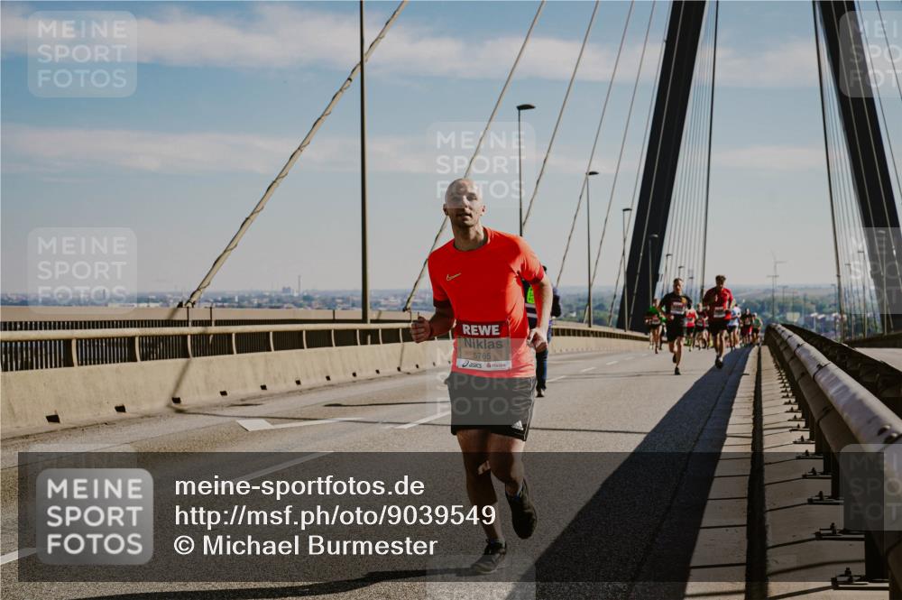 03.10.2025 - Köhlbrandbrückenlauf Michael Burmester http://msf.ph/oto/9039549 03.10.2025 12:19:40 Position 1 5765 meine-sportfotos.de
