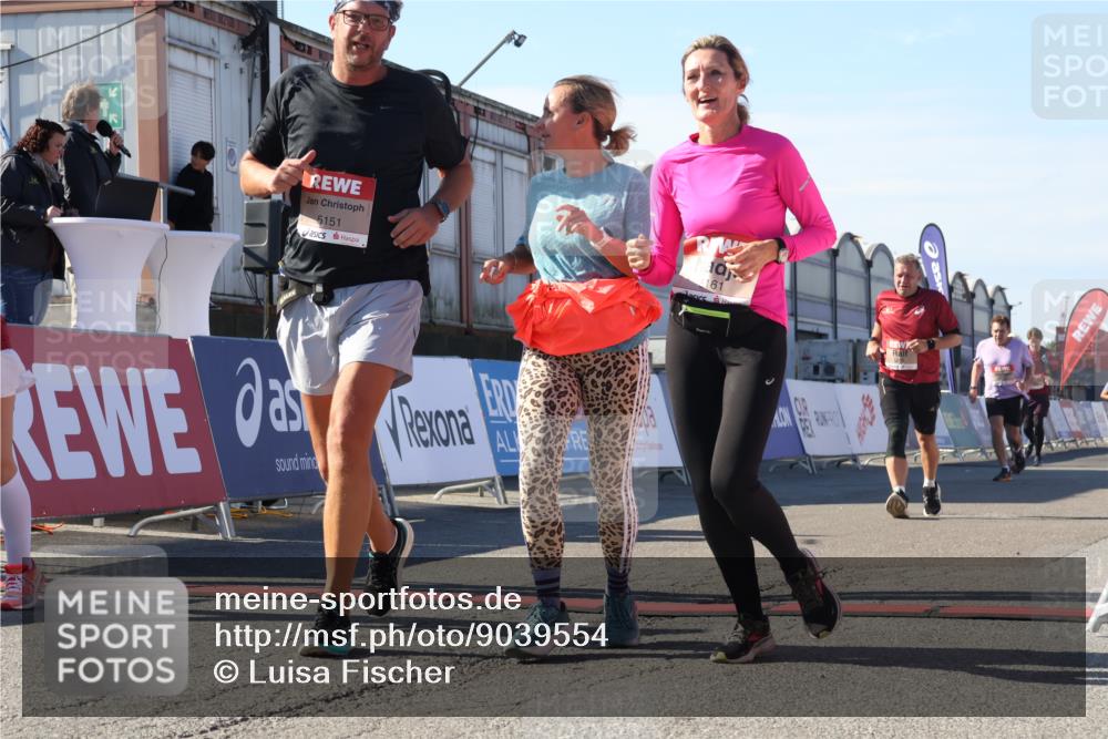 03.10.2025 - Köhlbrandbrückenlauf Luisa Fischer http://msf.ph/oto/9039554 03.10.2025 13:30:11 Ziel 4459, 5038, 5079, 5151, 5153, 5161, 5398 meine-sportfotos.de