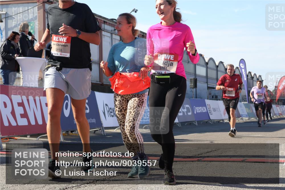 03.10.2025 - Köhlbrandbrückenlauf Luisa Fischer http://msf.ph/oto/9039557 03.10.2025 13:30:11 Ziel 4459, 5038, 5079, 5151, 5153, 5161, 5398 meine-sportfotos.de