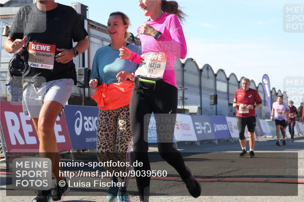 03.10.2025 - Köhlbrandbrückenlauf Luisa Fischer http://msf.ph/oto/9039560 03.10.2025 13:30:12 Ziel 4459, 5038, 5079, 5151, 5153, 5161, 5174, 5398 meine-sportfotos.de