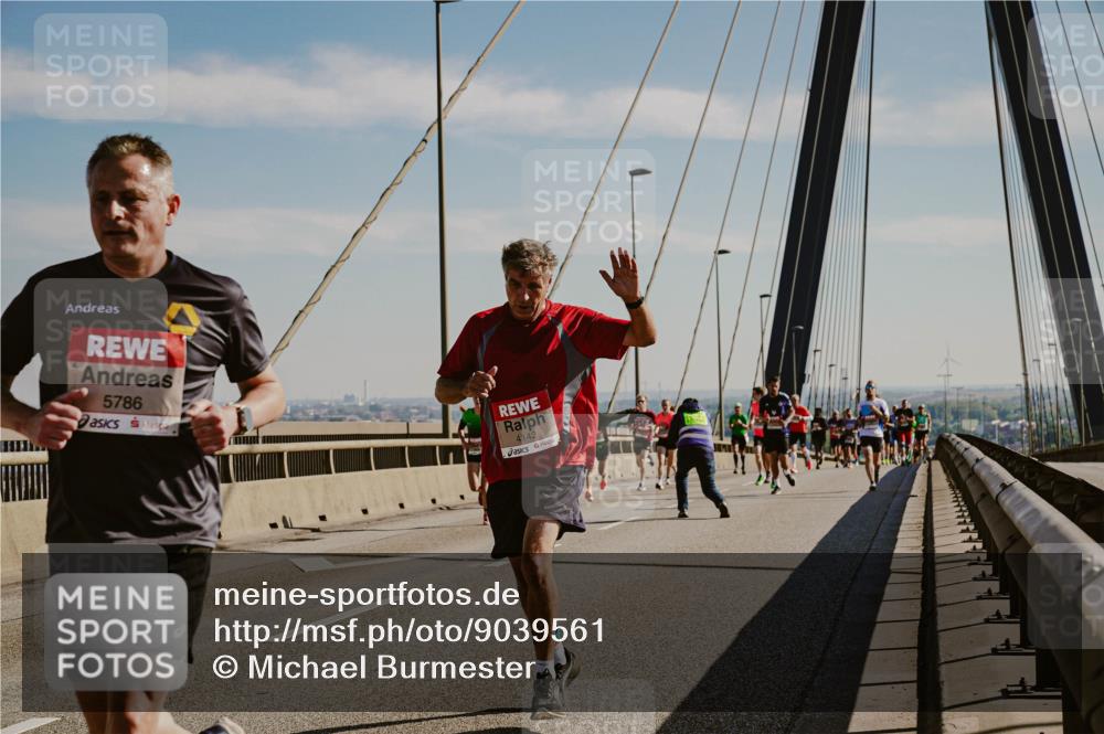 03.10.2025 - Köhlbrandbrückenlauf Michael Burmester http://msf.ph/oto/9039561 03.10.2025 12:19:48 Position 1 5786, 4142 meine-sportfotos.de