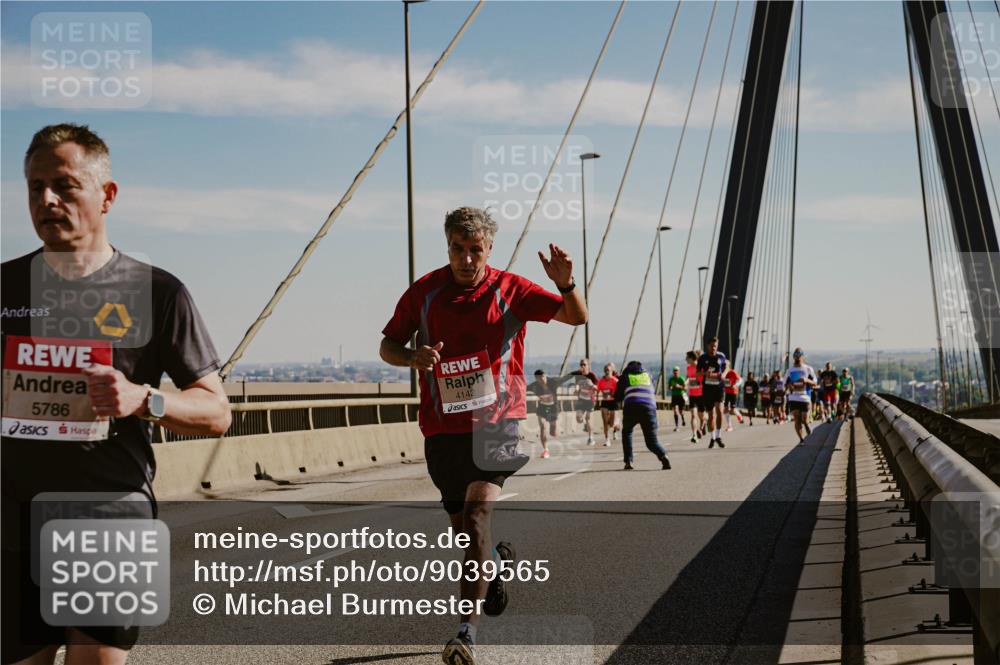 03.10.2025 - Köhlbrandbrückenlauf Michael Burmester http://msf.ph/oto/9039565 03.10.2025 12:19:48 Position 1 5786, 4142 meine-sportfotos.de