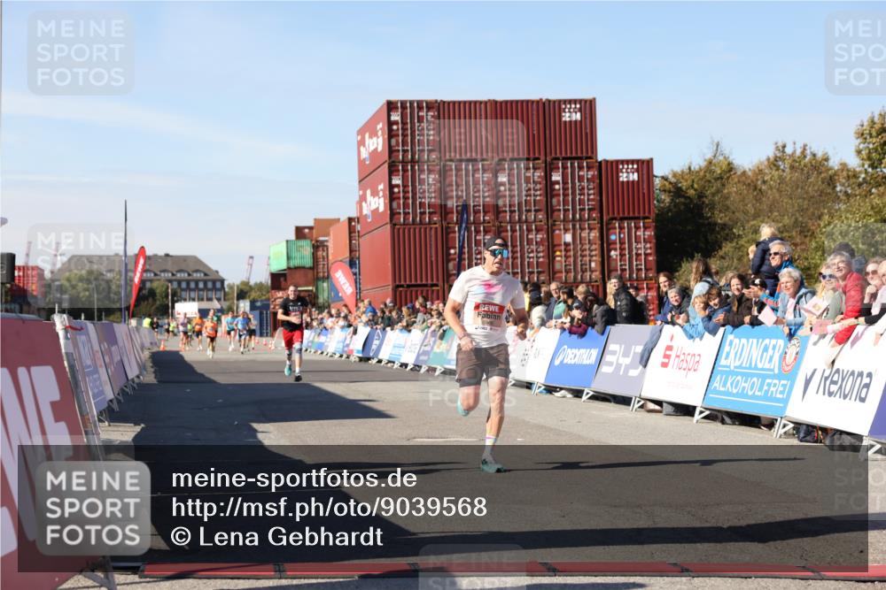 03.10.2025 - Köhlbrandbrückenlauf Lena Gebhardt http://msf.ph/oto/9039568 03.10.2025 12:55:58 Ziel 5966, 6480, 6778 meine-sportfotos.de
