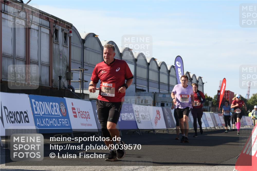 03.10.2025 - Köhlbrandbrückenlauf Luisa Fischer http://msf.ph/oto/9039570 03.10.2025 13:30:13 Ziel 4459, 5038, 5079, 5151, 5153, 5161, 5174, 5398, 6219 meine-sportfotos.de