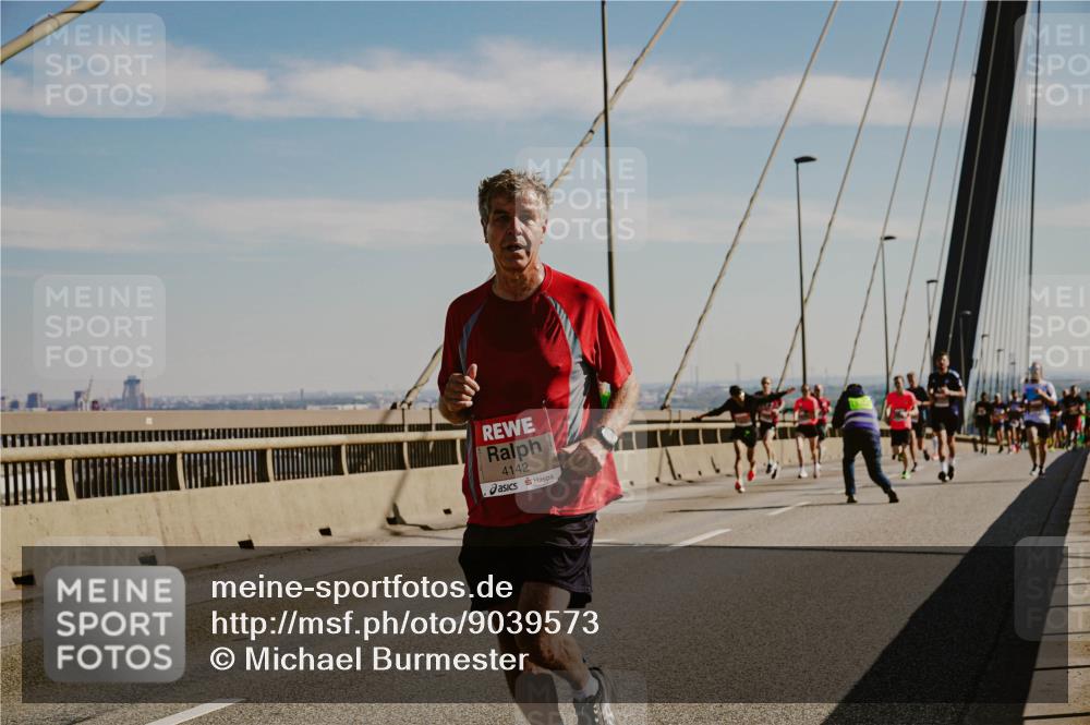 03.10.2025 - Köhlbrandbrückenlauf Michael Burmester http://msf.ph/oto/9039573 03.10.2025 12:19:48 Position 1 4142 meine-sportfotos.de