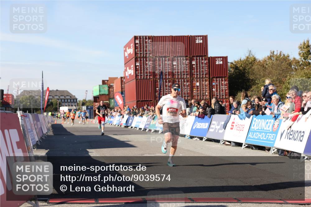 03.10.2025 - Köhlbrandbrückenlauf Lena Gebhardt http://msf.ph/oto/9039574 03.10.2025 12:55:58 Ziel 5966, 6480, 6778 meine-sportfotos.de