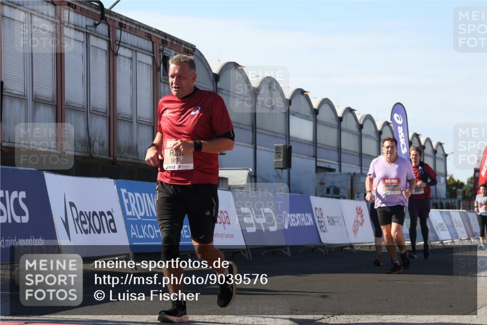 03.10.2025 - Köhlbrandbrückenlauf Luisa Fischer http://msf.ph/oto/9039576 03.10.2025 13:30:13 Ziel 4459, 5038, 5079, 5151, 5153, 5161, 5174, 5398, 6219 meine-sportfotos.de