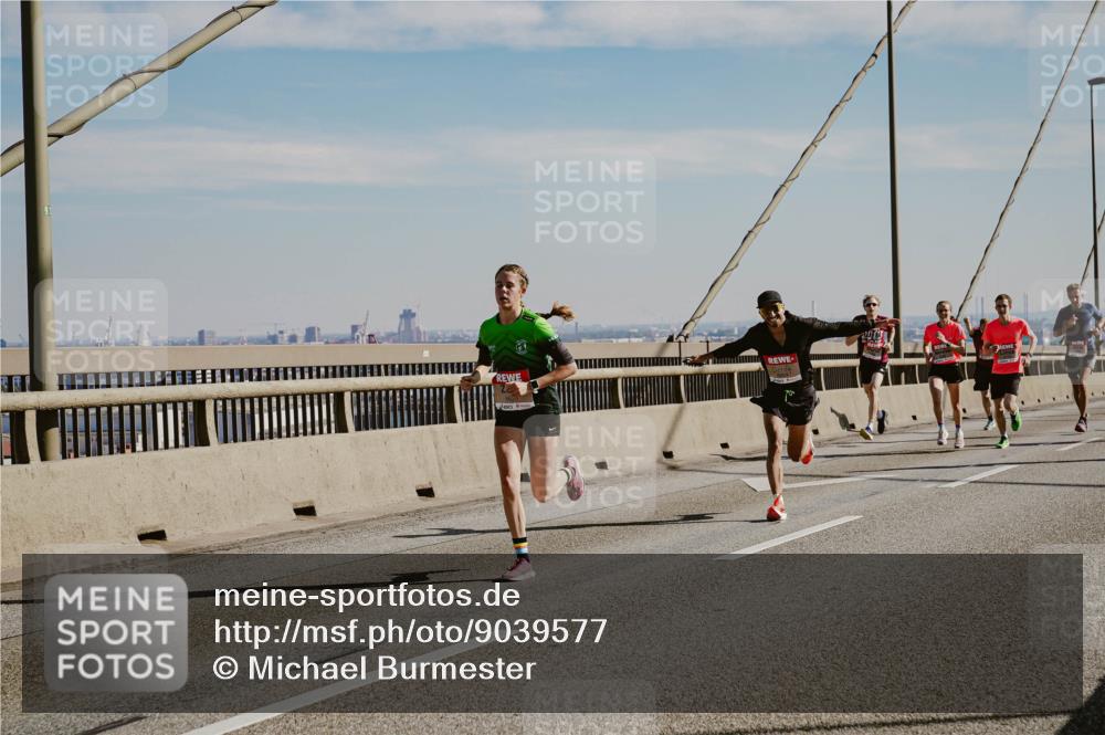 03.10.2025 - Köhlbrandbrückenlauf Michael Burmester http://msf.ph/oto/9039577 03.10.2025 12:19:51 Position 1  meine-sportfotos.de