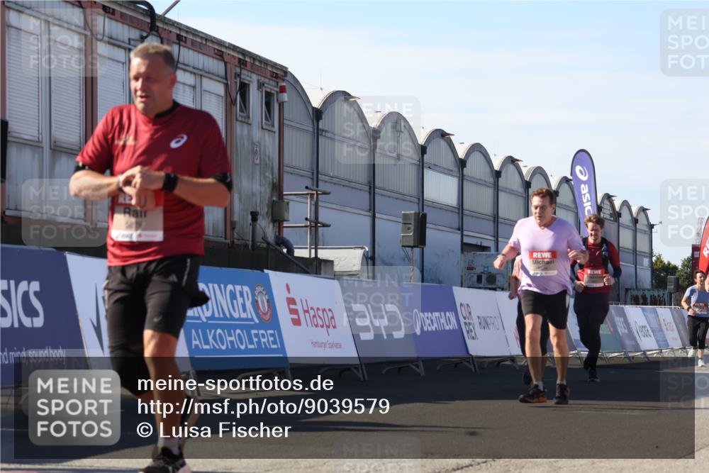 03.10.2025 - Köhlbrandbrückenlauf Luisa Fischer http://msf.ph/oto/9039579 03.10.2025 13:30:14 Ziel 4459, 4823, 5038, 5079, 5151, 5153, 5161, 5174, 5398, 6219 meine-sportfotos.de