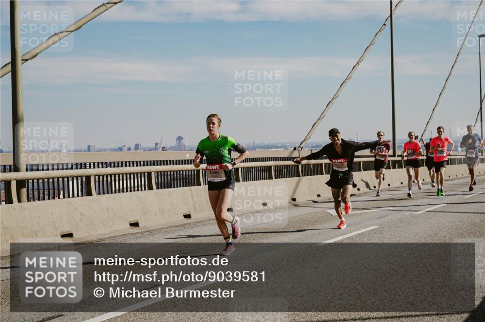 03.10.2025 - Köhlbrandbrückenlauf Michael Burmester http://msf.ph/oto/9039581 03.10.2025 12:19:52 Position 1  meine-sportfotos.de