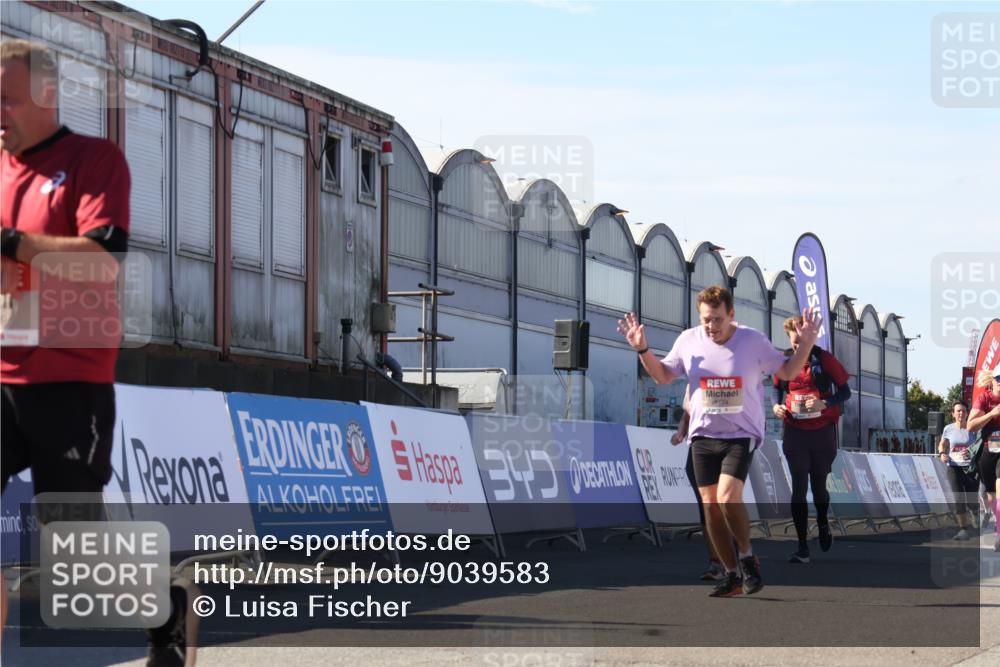 03.10.2025 - Köhlbrandbrückenlauf Luisa Fischer http://msf.ph/oto/9039583 03.10.2025 13:30:14 Ziel 4459, 4823, 5038, 5079, 5151, 5153, 5161, 5174, 5398, 6219 meine-sportfotos.de
