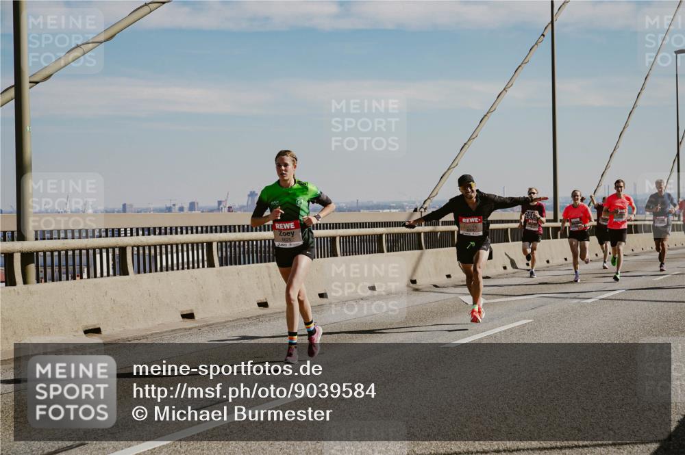 03.10.2025 - Köhlbrandbrückenlauf Michael Burmester http://msf.ph/oto/9039584 03.10.2025 12:19:52 Position 1  meine-sportfotos.de