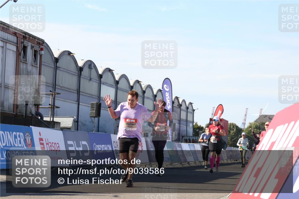 03.10.2025 - Köhlbrandbrückenlauf Luisa Fischer http://msf.ph/oto/9039586 03.10.2025 13:30:15 Ziel 4823, 5038, 5079, 5151, 5153, 5161, 5174, 5233, 5398, 6219 meine-sportfotos.de
