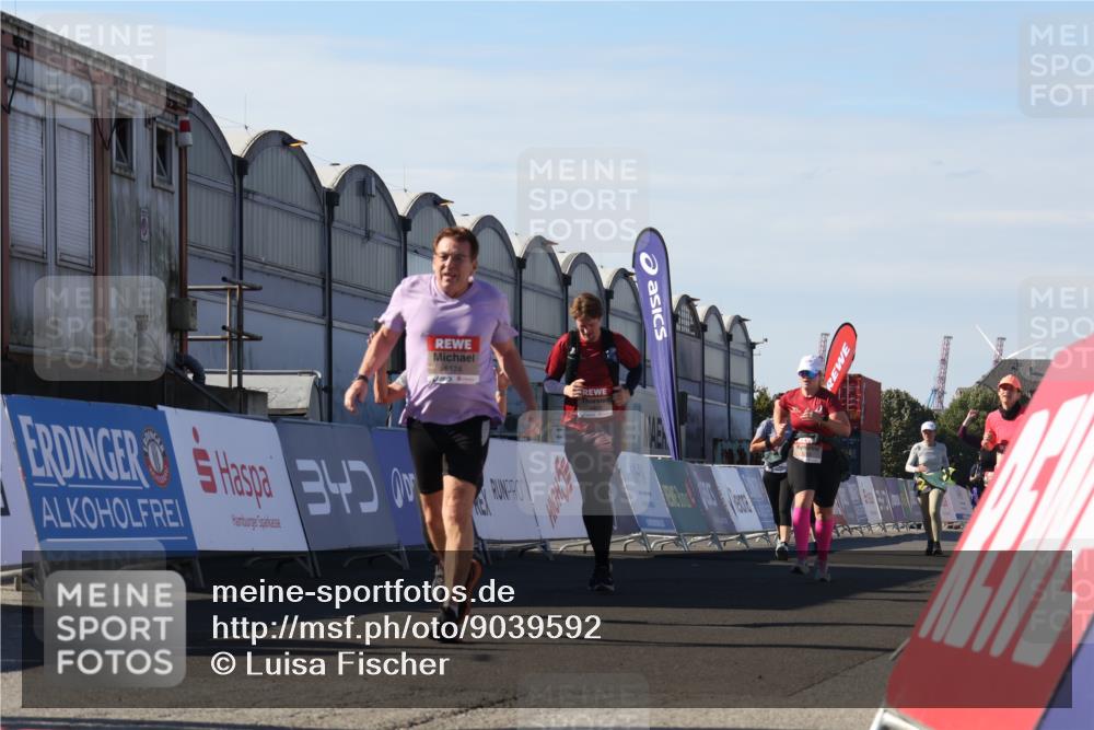 03.10.2025 - Köhlbrandbrückenlauf Luisa Fischer http://msf.ph/oto/9039592 03.10.2025 13:30:15 Ziel 4823, 5038, 5079, 5151, 5153, 5161, 5174, 5233, 5398, 6219 meine-sportfotos.de