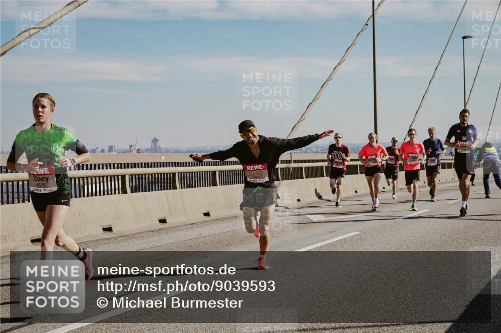 03.10.2025 - Köhlbrandbrückenlauf Michael Burmester http://msf.ph/oto/9039593 03.10.2025 12:19:52 Position 1 6625, 10, 6804 meine-sportfotos.de