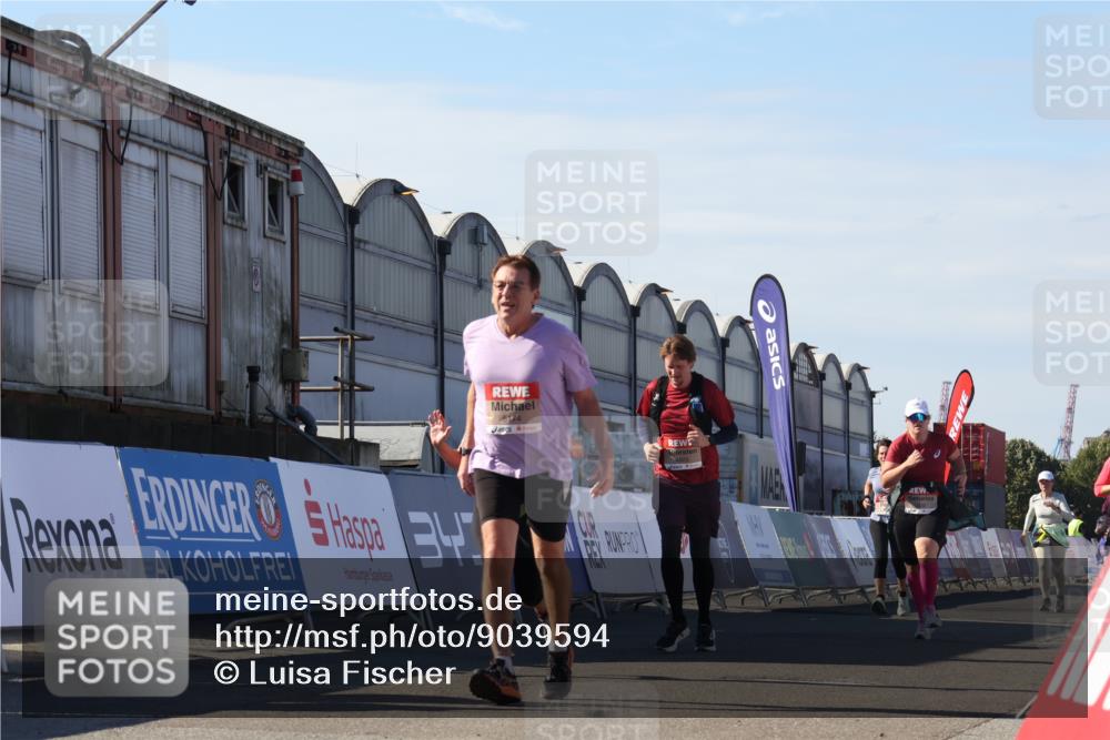 03.10.2025 - Köhlbrandbrückenlauf Luisa Fischer http://msf.ph/oto/9039594 03.10.2025 13:30:16 Ziel 4823, 5038, 5079, 5151, 5153, 5157, 5161, 5174, 5233, 5398, 6219 meine-sportfotos.de