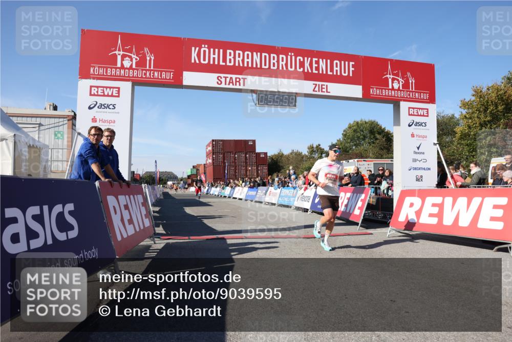 03.10.2025 - Köhlbrandbrückenlauf Lena Gebhardt http://msf.ph/oto/9039595 03.10.2025 12:55:59 Ziel 5966, 6480, 6778 meine-sportfotos.de