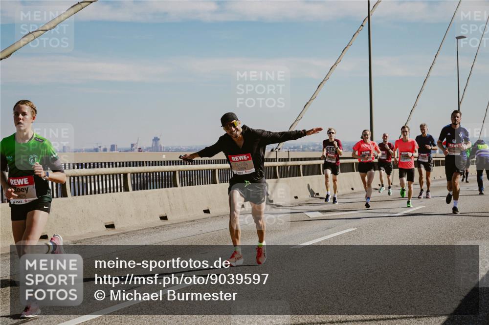 03.10.2025 - Köhlbrandbrückenlauf Michael Burmester http://msf.ph/oto/9039597 03.10.2025 12:19:52 Position 1 625, 6804, 2015 meine-sportfotos.de