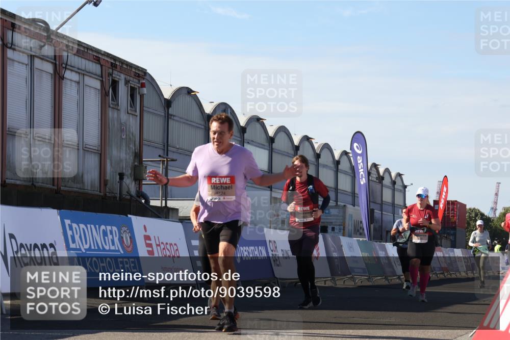 03.10.2025 - Köhlbrandbrückenlauf Luisa Fischer http://msf.ph/oto/9039598 03.10.2025 13:30:16 Ziel 4823, 5038, 5079, 5151, 5153, 5157, 5161, 5174, 5233, 5398, 6219 meine-sportfotos.de