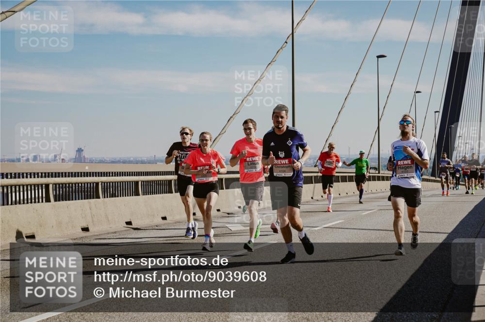 03.10.2025 - Köhlbrandbrückenlauf Michael Burmester http://msf.ph/oto/9039608 03.10.2025 12:19:54 Position 1 14104 meine-sportfotos.de
