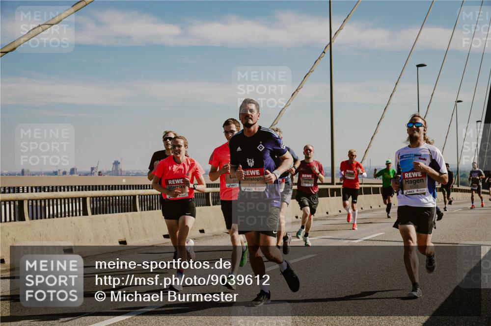 03.10.2025 - Köhlbrandbrückenlauf Michael Burmester http://msf.ph/oto/9039612 03.10.2025 12:19:55 Position 1 4104, 6122 meine-sportfotos.de