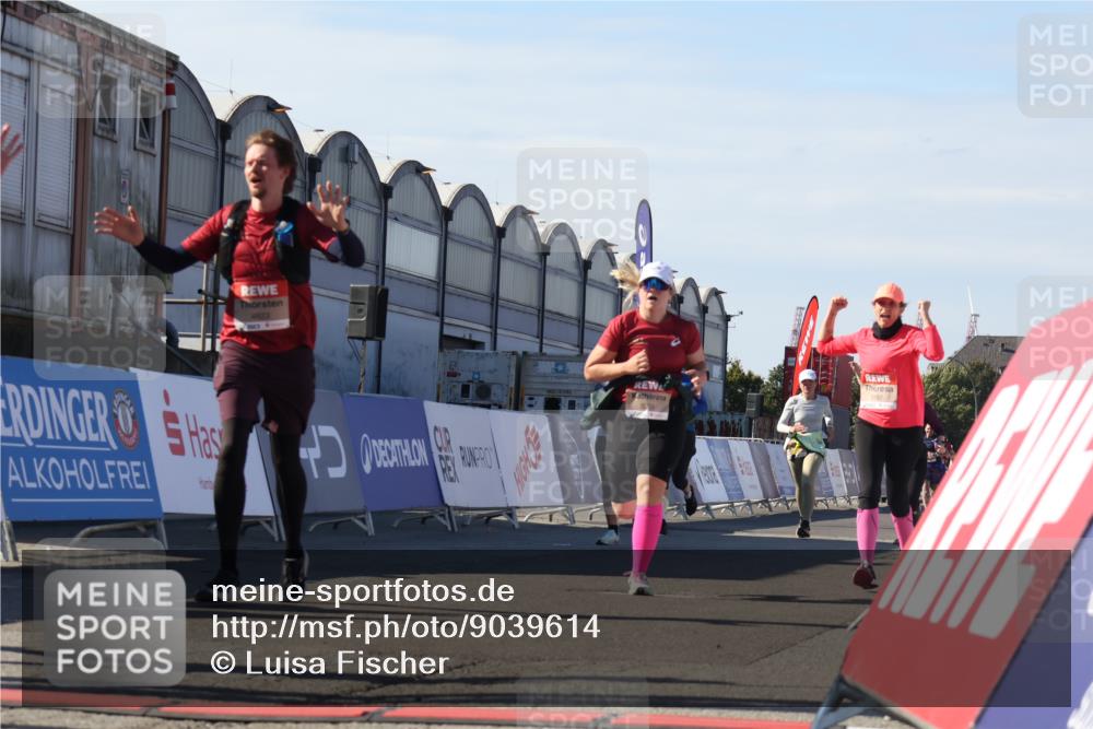 03.10.2025 - Köhlbrandbrückenlauf Luisa Fischer http://msf.ph/oto/9039614 03.10.2025 13:30:18 Ziel 4823, 5038, 5079, 5151, 5153, 5157, 5161, 5174, 5233, 6219 meine-sportfotos.de