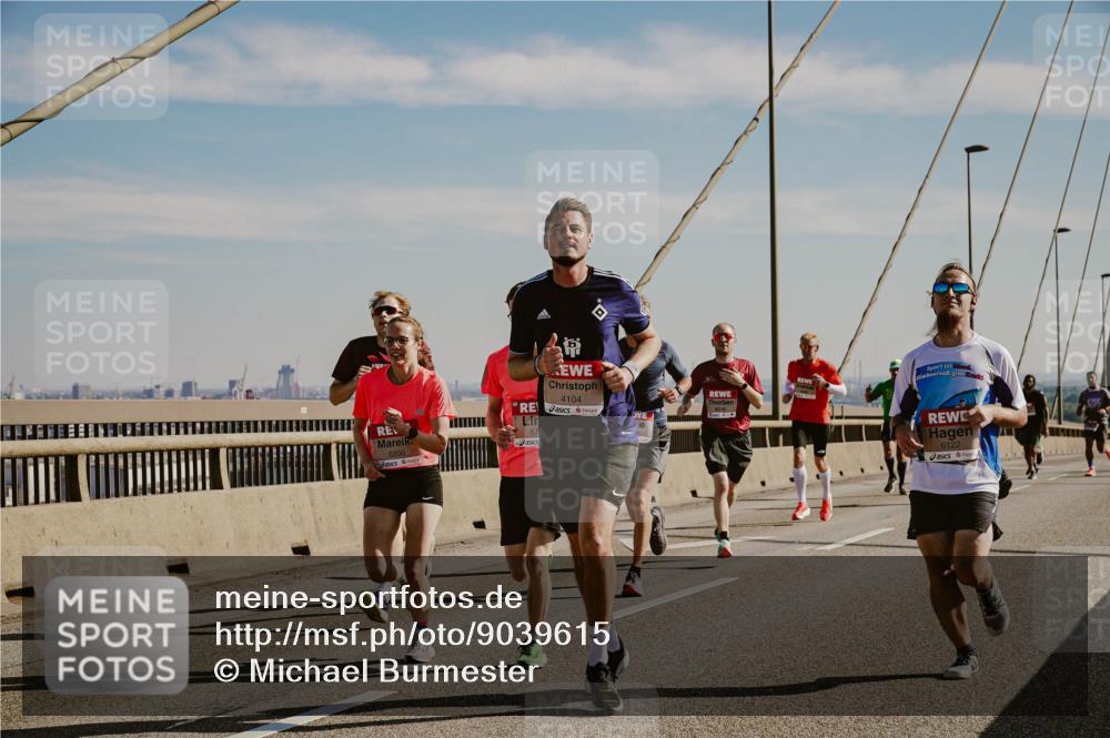03.10.2025 - Köhlbrandbrückenlauf Michael Burmester http://msf.ph/oto/9039615 03.10.2025 12:19:55 Position 1 6200, 4104, 6016, 6122 meine-sportfotos.de