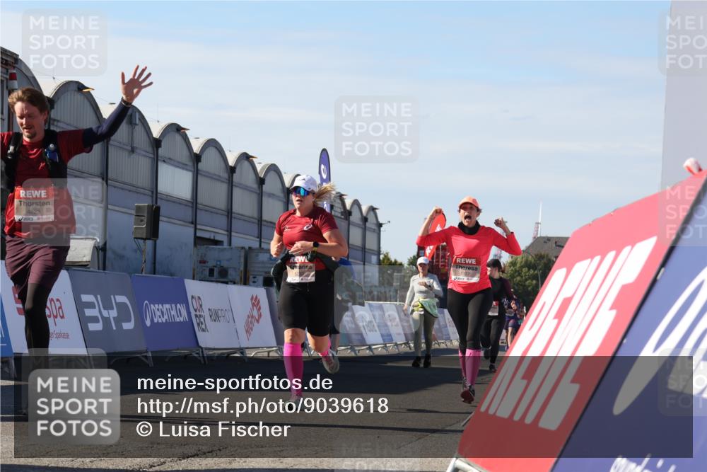 03.10.2025 - Köhlbrandbrückenlauf Luisa Fischer http://msf.ph/oto/9039618 03.10.2025 13:30:18 Ziel 4823, 5038, 5079, 5151, 5153, 5157, 5161, 5174, 5233, 6219 meine-sportfotos.de