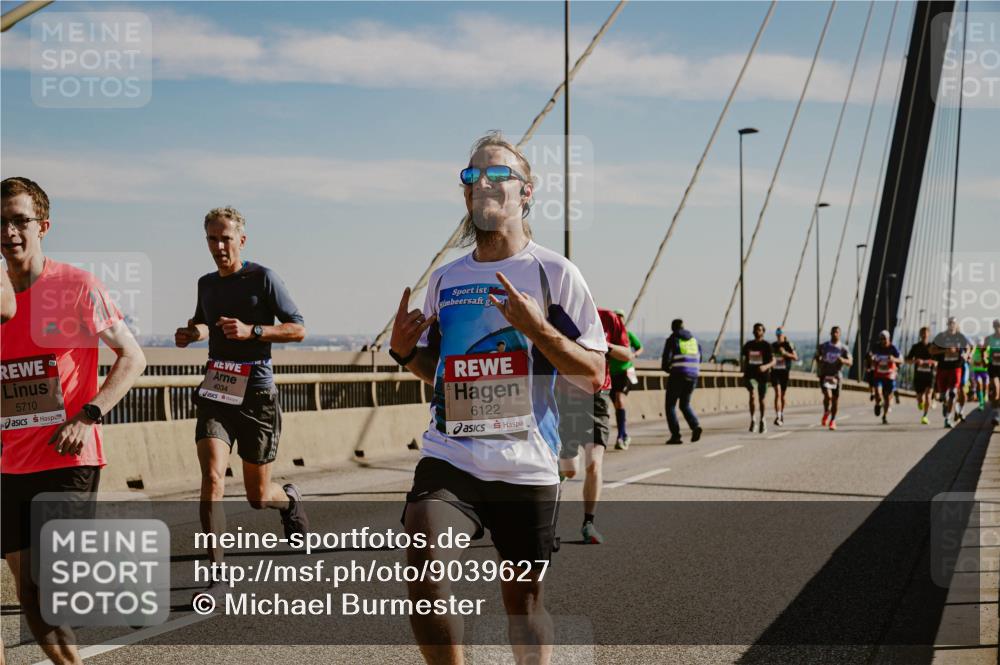 03.10.2025 - Köhlbrandbrückenlauf Michael Burmester http://msf.ph/oto/9039627 03.10.2025 12:19:56 Position 1 5710, 4034, 6122 meine-sportfotos.de