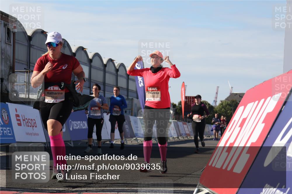 03.10.2025 - Köhlbrandbrückenlauf Luisa Fischer http://msf.ph/oto/9039635 03.10.2025 13:30:20 Ziel 4823, 4927, 5017, 5038, 5060, 5079, 5151, 5153, 5157, 5161, 5174, 5233, 6078, 6219 meine-sportfotos.de