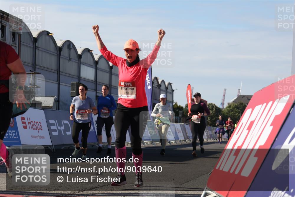 03.10.2025 - Köhlbrandbrückenlauf Luisa Fischer http://msf.ph/oto/9039640 03.10.2025 13:30:21 Ziel 4823, 4927, 5017, 5038, 5060, 5079, 5151, 5153, 5157, 5161, 5174, 5233, 6078, 6219 meine-sportfotos.de