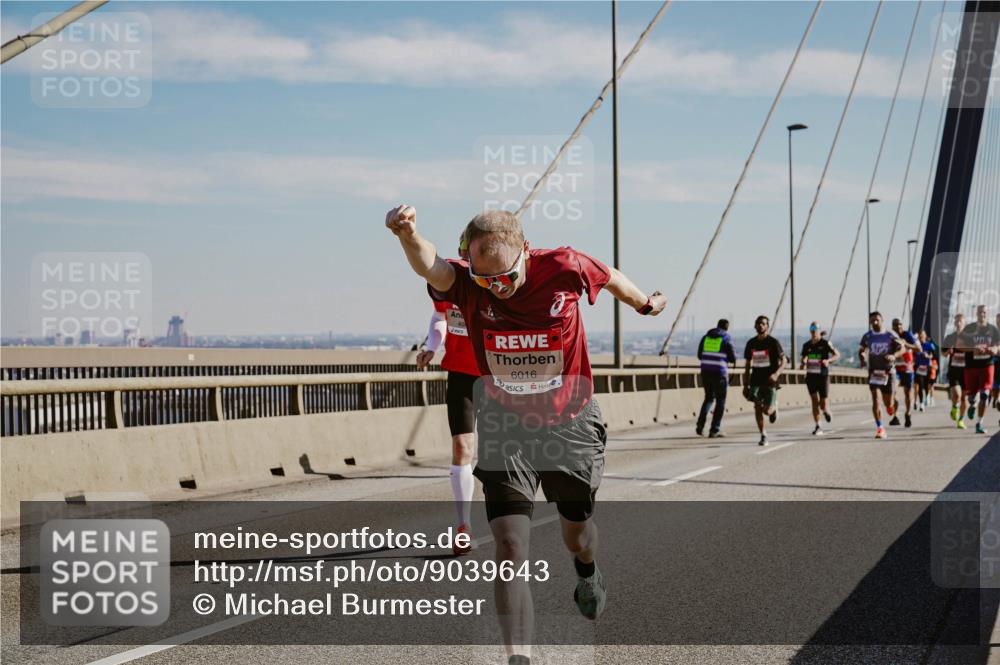 03.10.2025 - Köhlbrandbrückenlauf Michael Burmester http://msf.ph/oto/9039643 03.10.2025 12:19:58 Position 1 6016 meine-sportfotos.de