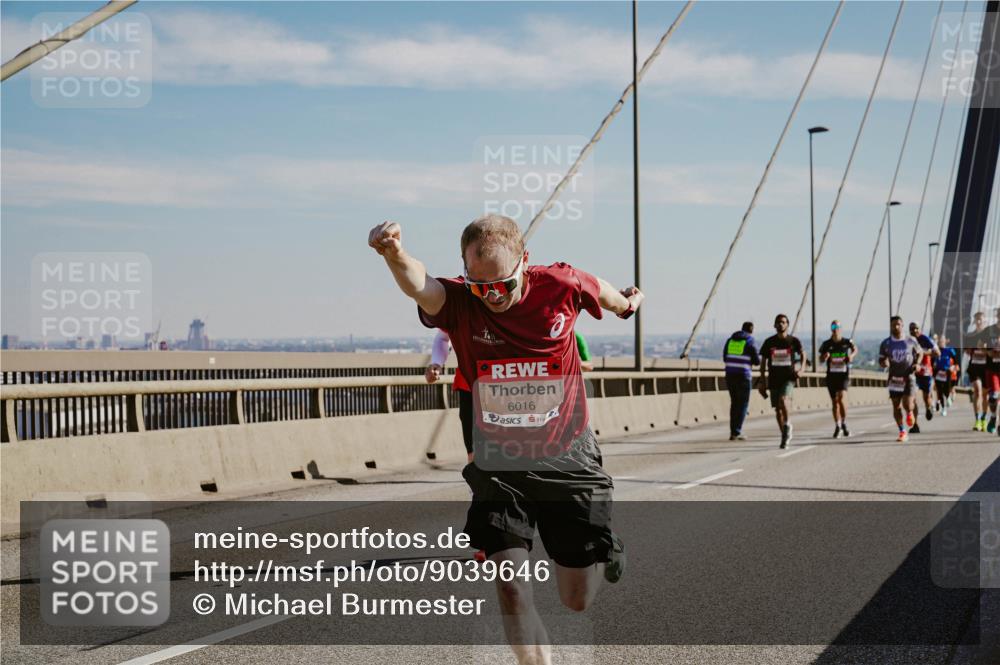 03.10.2025 - Köhlbrandbrückenlauf Michael Burmester http://msf.ph/oto/9039646 03.10.2025 12:19:58 Position 1 6016 meine-sportfotos.de