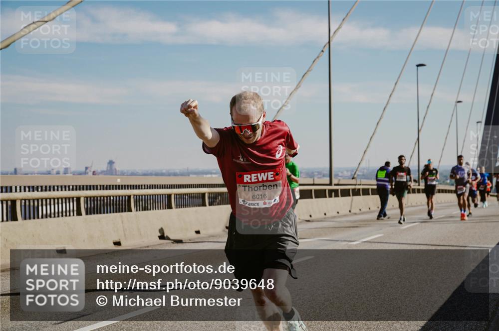03.10.2025 - Köhlbrandbrückenlauf Michael Burmester http://msf.ph/oto/9039648 03.10.2025 12:19:58 Position 1 6016 meine-sportfotos.de